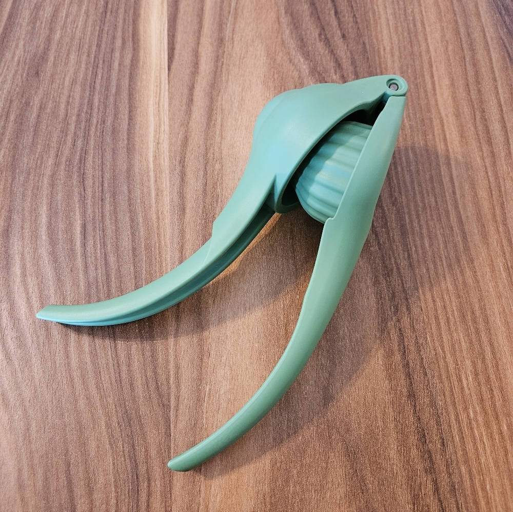 Tupperware Citrus Squeezer
